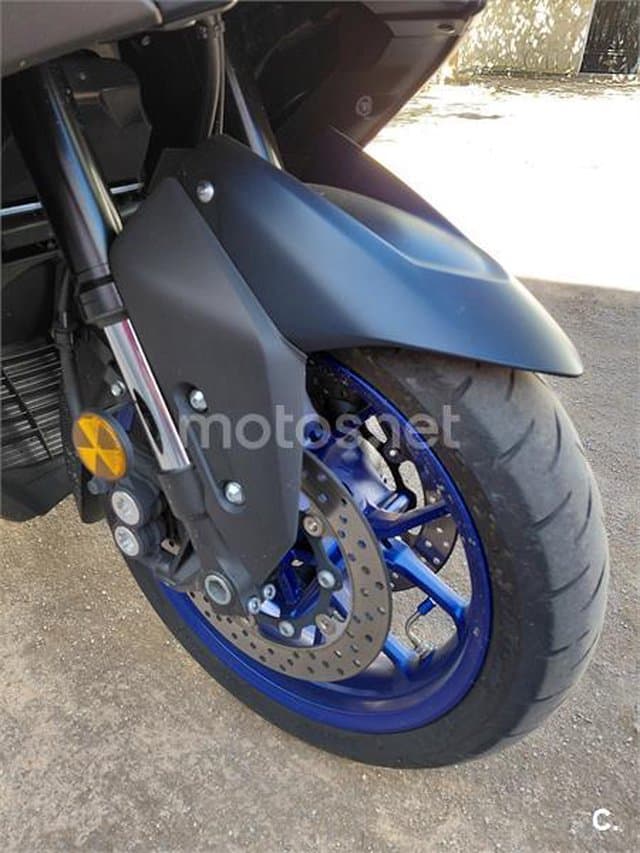 Yamaha TMAX – Vista 8