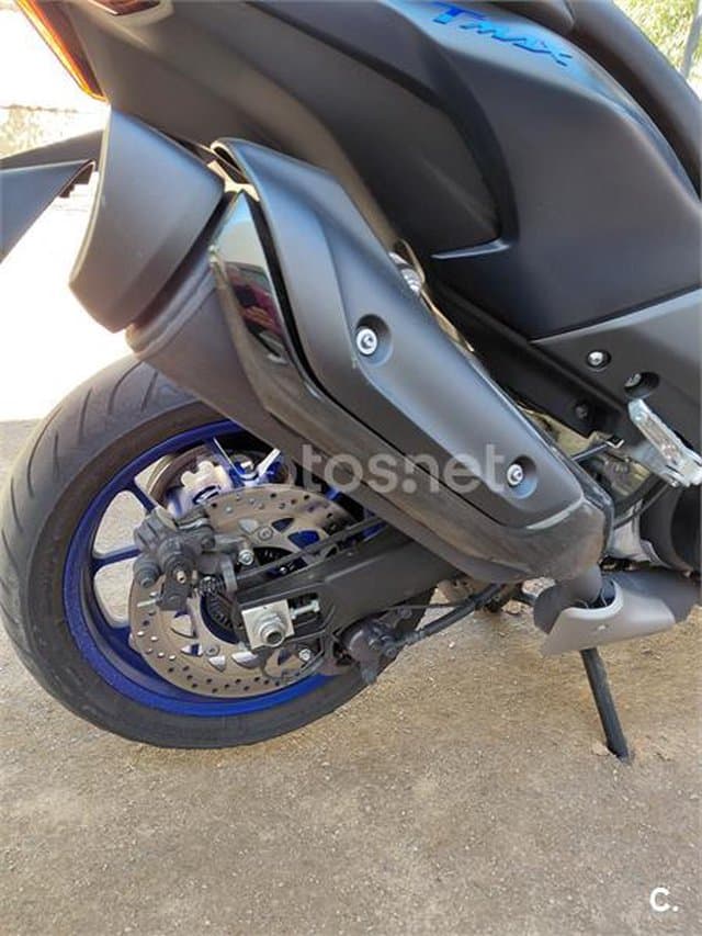Yamaha TMAX – Vista 9