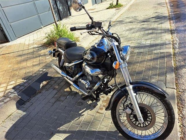 Suzuki Intruder 250 – Vista 2