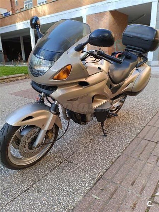Honda NT 650 V Deauville 2300 € 1999 Araba - 1