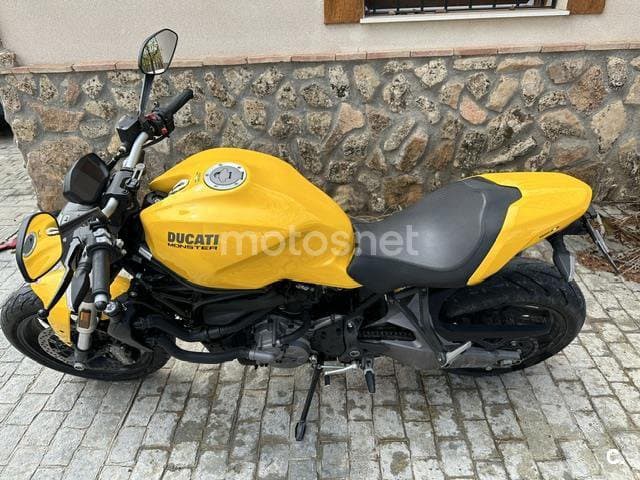 Ducati Monster 821 – Vista 3