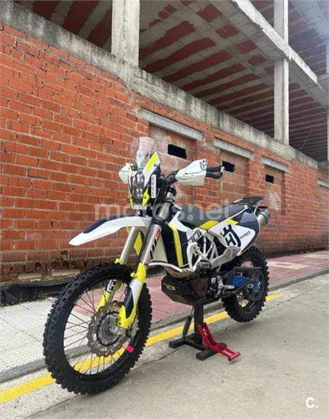 Husqvarna 701 Enduro – Vista 3