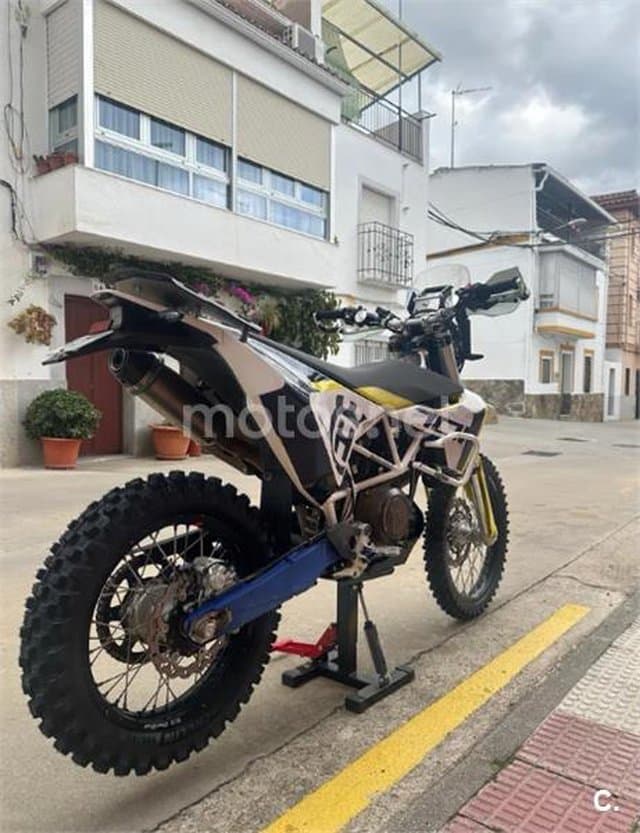 Husqvarna 701 Enduro – Vista 5