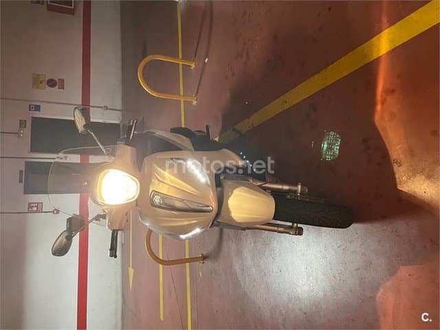 Piaggio Beverly 125 – Vista 11