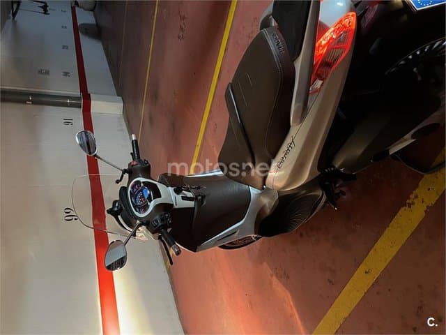 Piaggio Beverly 125 – Vista 12