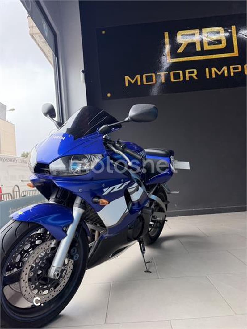 Yamaha YZF R6 – Vista 6