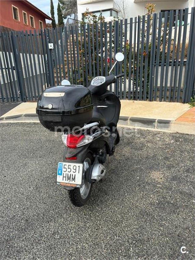 Piaggio LIBERTY S 125 – Vista 3