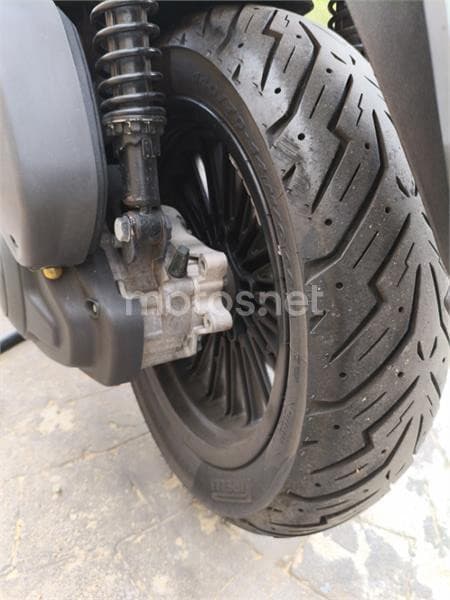 Piaggio Beverly 300 – Vista 3