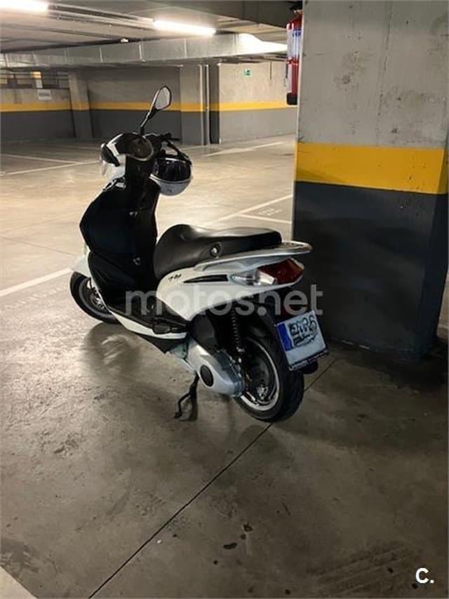 Piaggio FLY 125 ie 3V – Vista 2