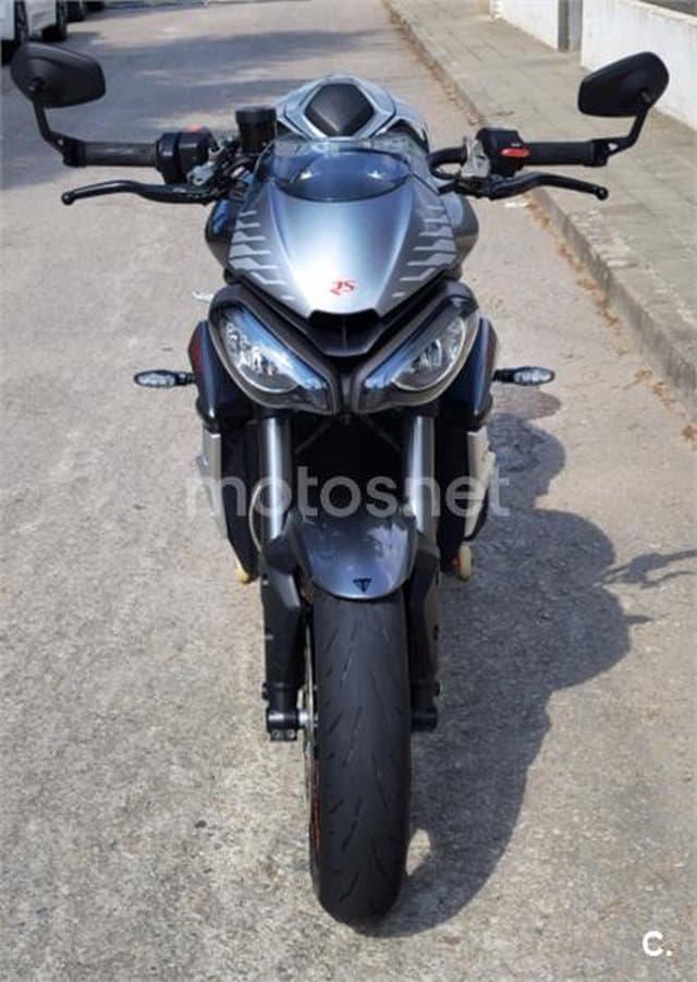 Triumph Street Triple 8300 € 2021 Barcelona - 3