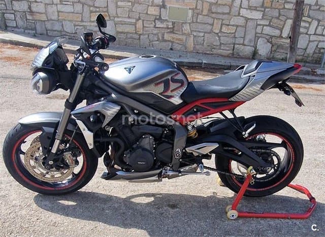 Triumph Street Triple 8300 € 2021 Barcelona - 5