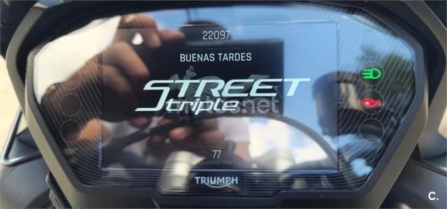 Triumph Street Triple 8300 € 2021 Barcelona - 10