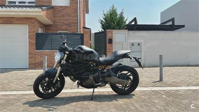Ducati Monster 821 – Vista 1