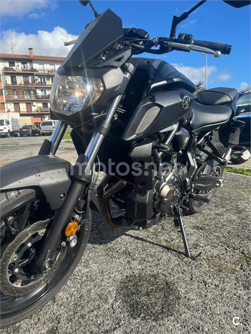 Yamaha MT-07 – Vista 7