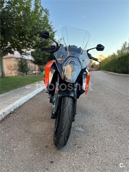 KTM 1290 Super Duke GT – Vista 3