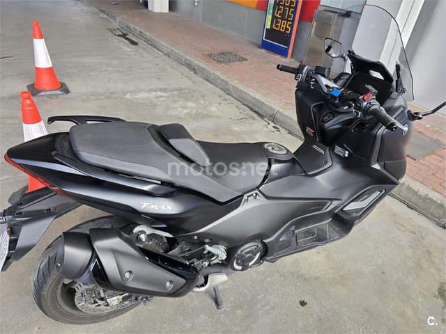 Yamaha TMAX – Vista 4