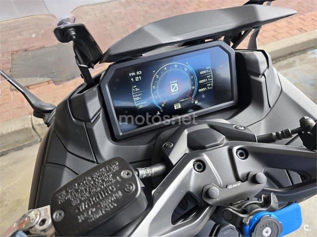 Yamaha TMAX – Vista 5