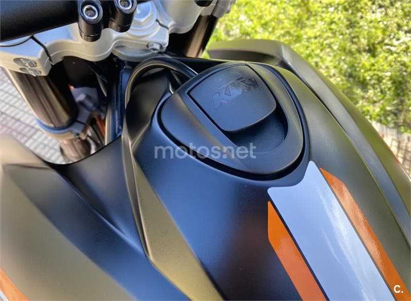 KTM 990 SUPERMOTO – Vista 13