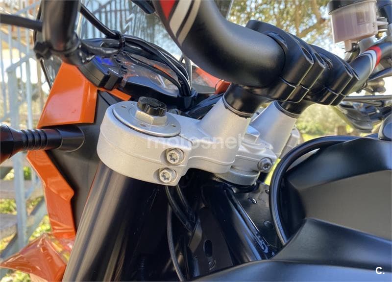 KTM 990 SUPERMOTO – Vista 14