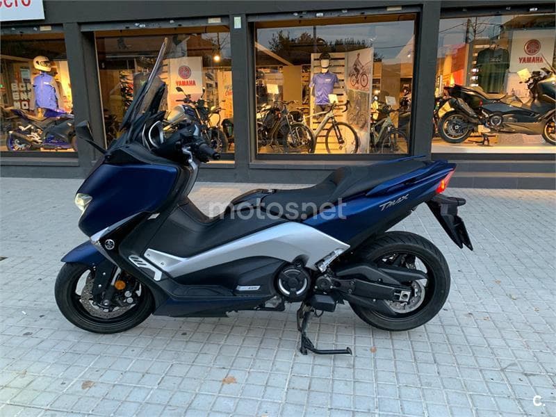 Yamaha TMAX – Vista 1