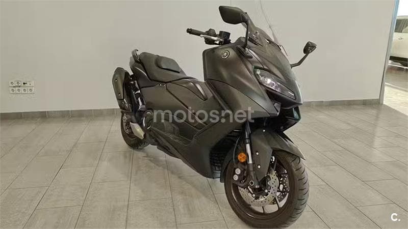 Yamaha TMAX – Vista 1