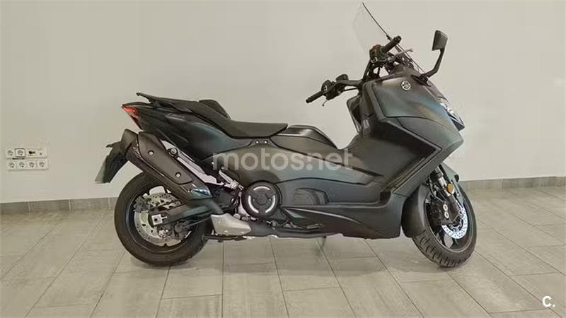 Yamaha TMAX – Vista 2