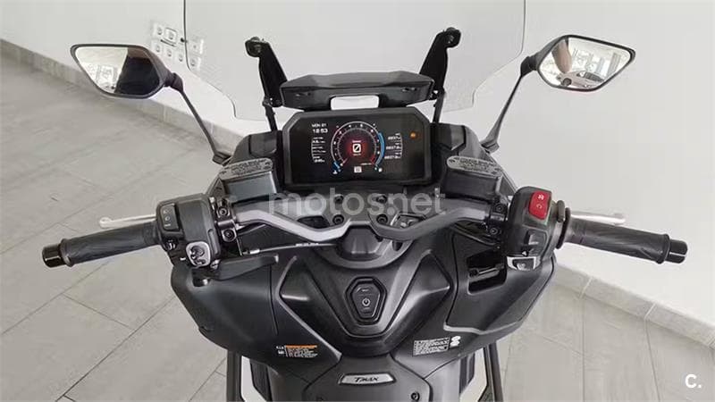 Yamaha TMAX – Vista 11