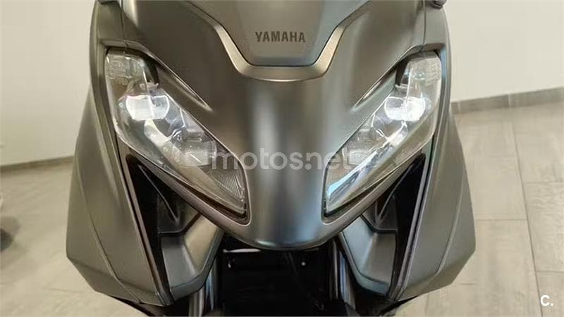 Yamaha TMAX – Vista 12
