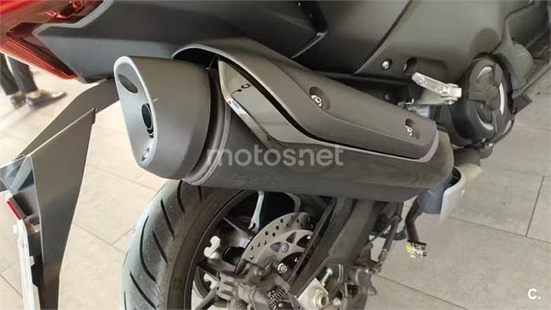 Yamaha TMAX – Vista 15