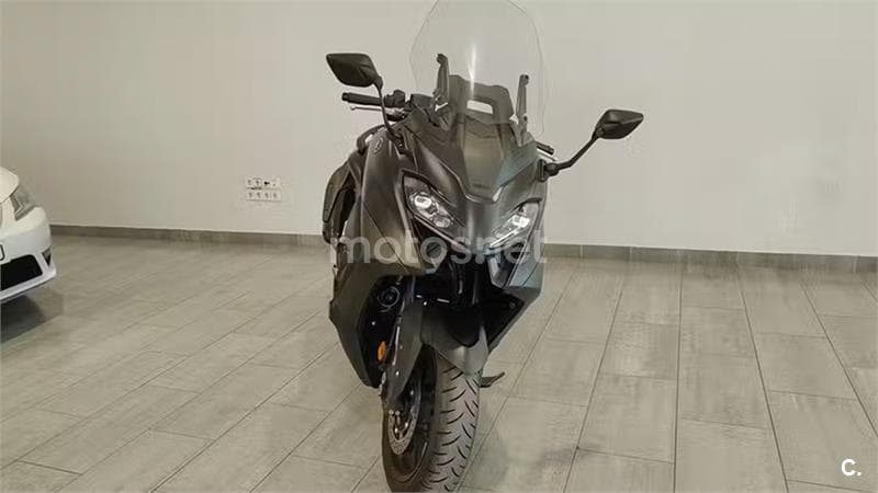 Yamaha TMAX – Vista 3