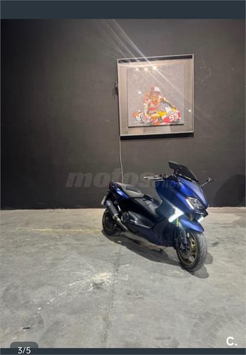 Yamaha TMAX – Vista 2