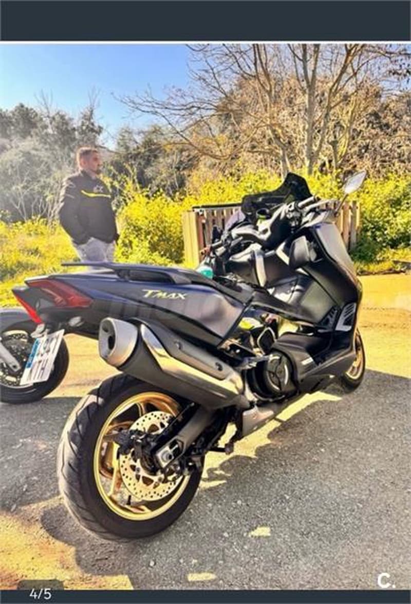 Yamaha TMAX – Vista 4