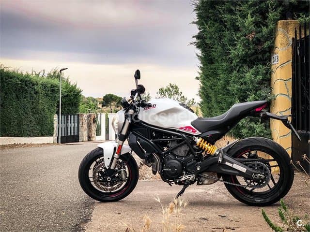 Ducati Monster 797 – Vista 1