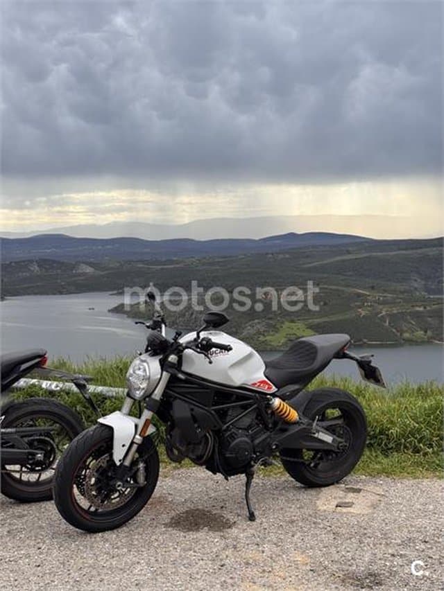 Ducati Monster 797 – Vista 3