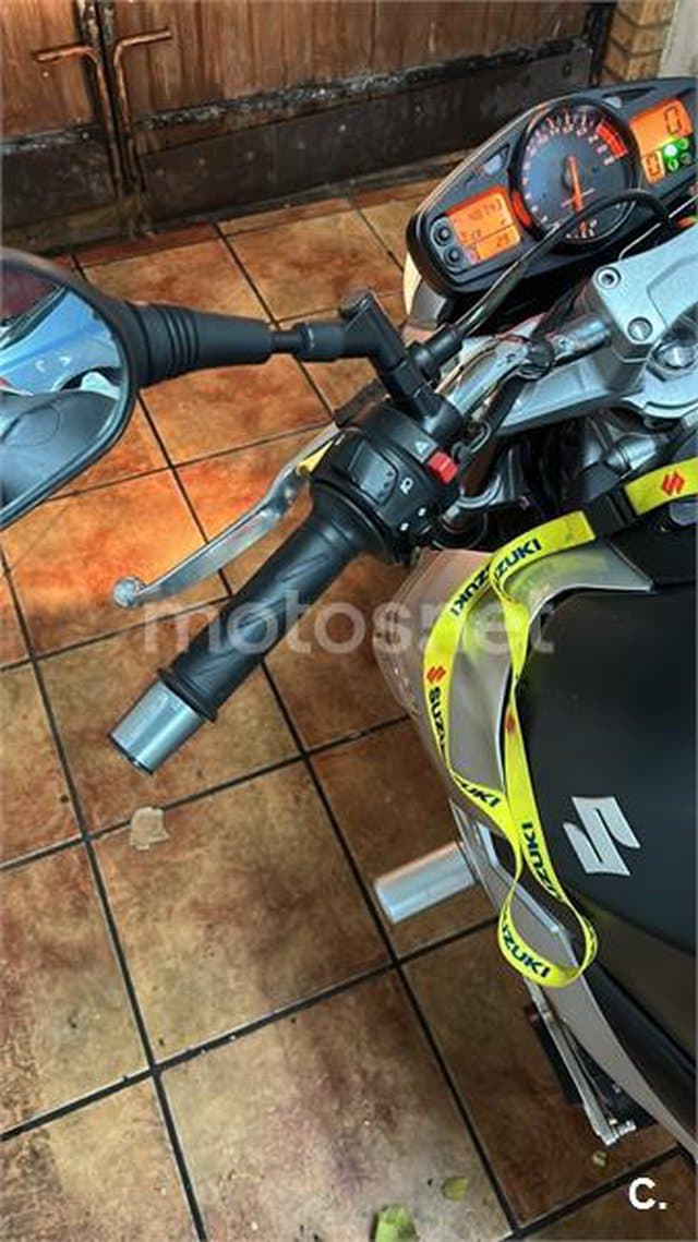 Suzuki GSR 600 2450 € 2006 Navarra - 9