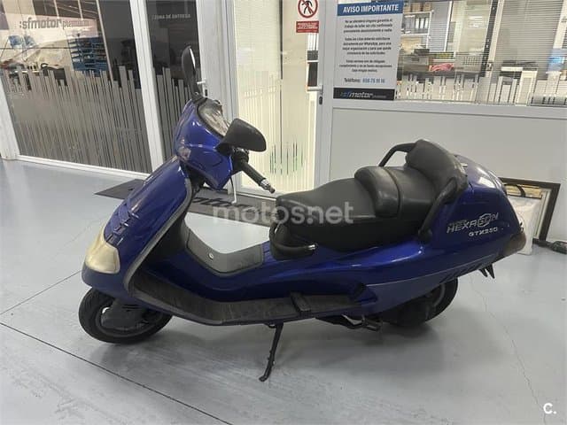 Piaggio SuperHexagon GTX 250 – Vista 4