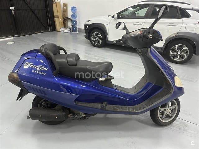 Piaggio SuperHexagon GTX 250 – Vista 6