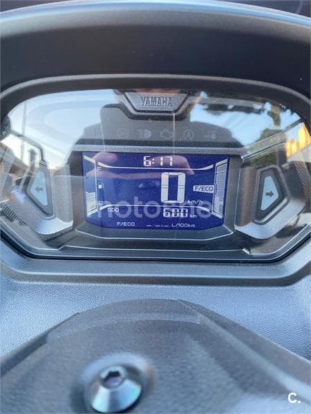 Yamaha NMAX – Vista 11