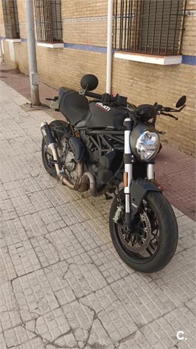 Ducati Monster 821 – Vista 2