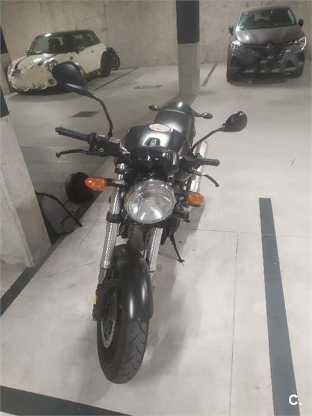 Ducati MONSTER 695 – Vista 2