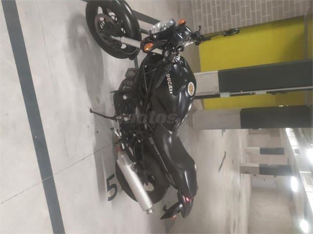 Ducati MONSTER 695 – Vista 3