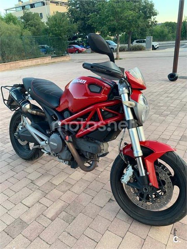 Ducati Monster 696 – Vista 3