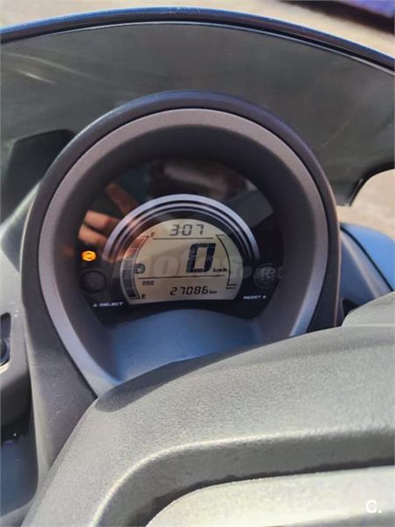 Yamaha NMAX – Vista 4