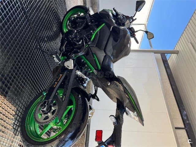 Kawasaki Z 900 – Vista 2