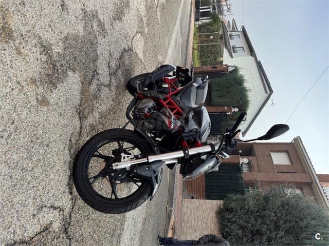 Benelli BN 125 – Vista 3