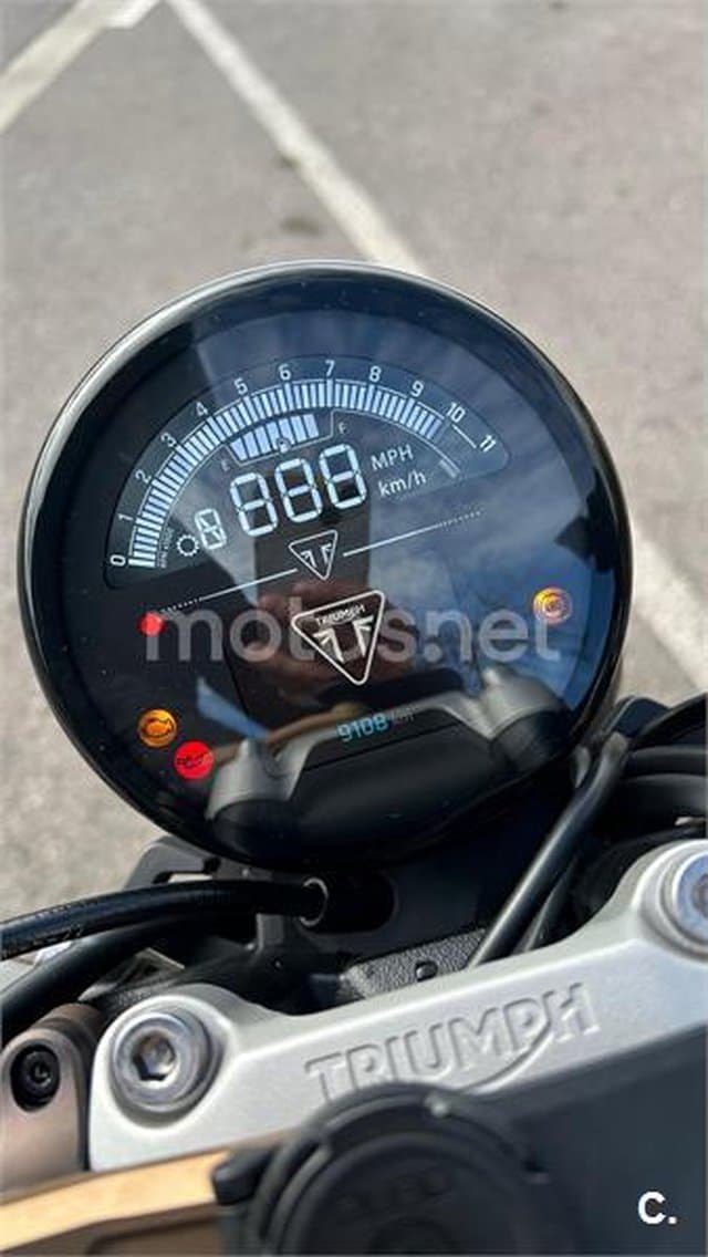 Triumph Trident 660 – Vista 14
