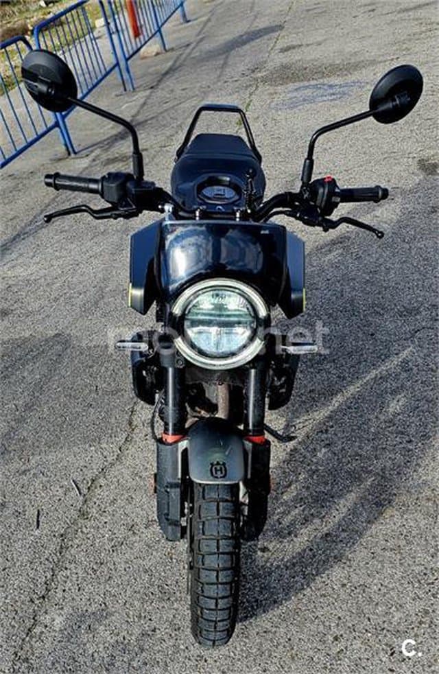 Husqvarna Svartpilen 401 – Vista 1