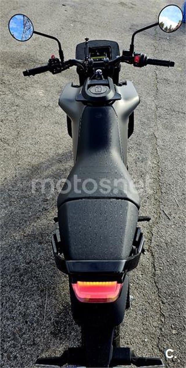 Husqvarna Svartpilen 401 – Vista 4