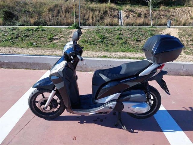 Honda Scoopy SH300i TopBox 2250 € 2011 Girona - 1