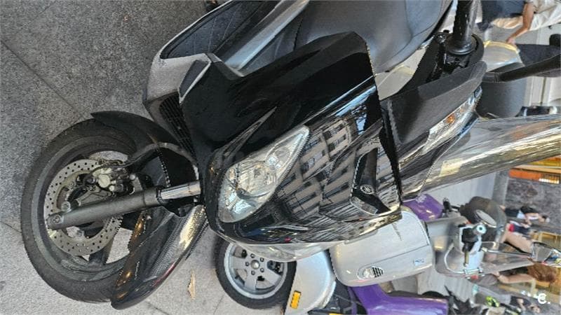 Yamaha XMAX 250 – Vista 7